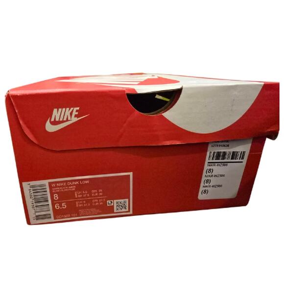 Nike Dunk Low Sneaker in White, Black, & White Used Size 8 Mens 6.5 Womens - Picture 7 of 8